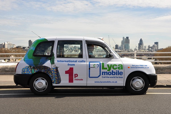quảng cáo trên xe taxi các nước trên thế giới
