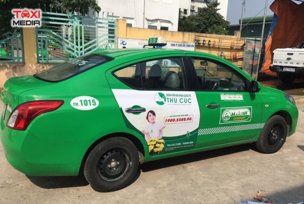 quảng cáo trên xe taxi