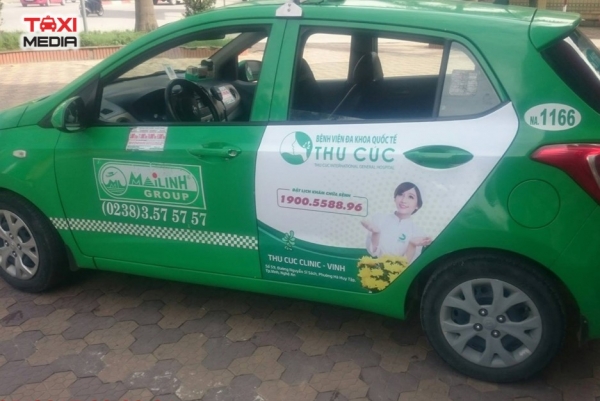quảng cáo trên xe taxi