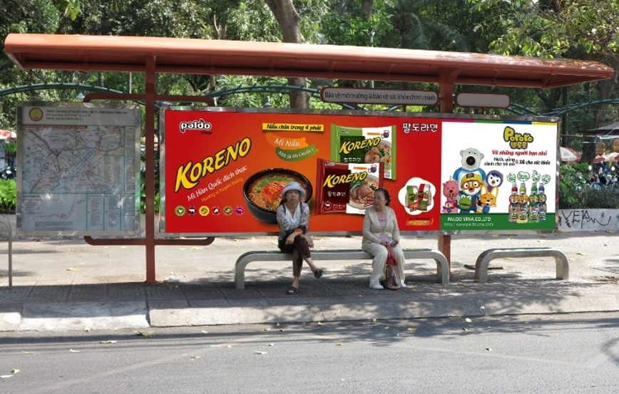 Quảng cáo tại nhà chờ xe buýt