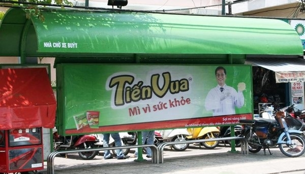 quảng cáo tại nhà chờ xe bus