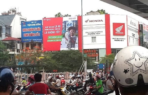 Những vị trí có mật độ giao thông đông đúc tạo hiệu quả cáo cho quảng cáo ngoài trời