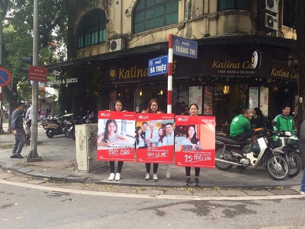 quảng cáo human billboard cho gln