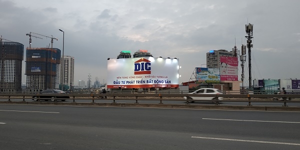 biển quảng cáo tầm cao