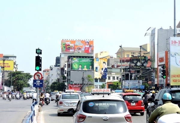 pano quảng cáo ở ngã 5 ô chợ dừa