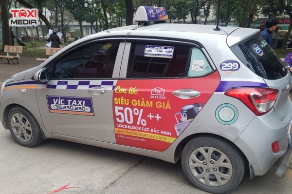 quảng cáo trên xe taxi 