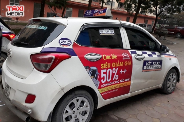 quảng cáo trên xe taxi 