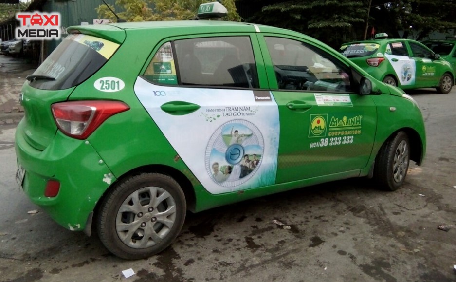 quảng cáo trên xe taxi