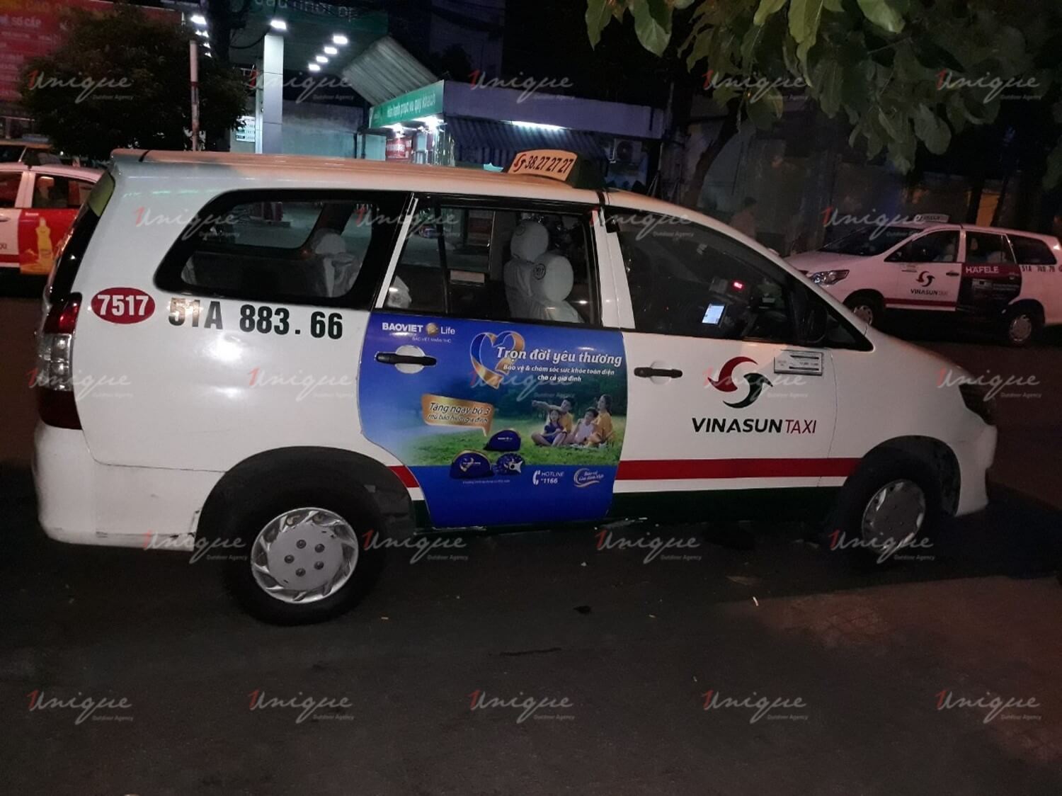 Bảo Việt Life quảng cáo trên xe taxi