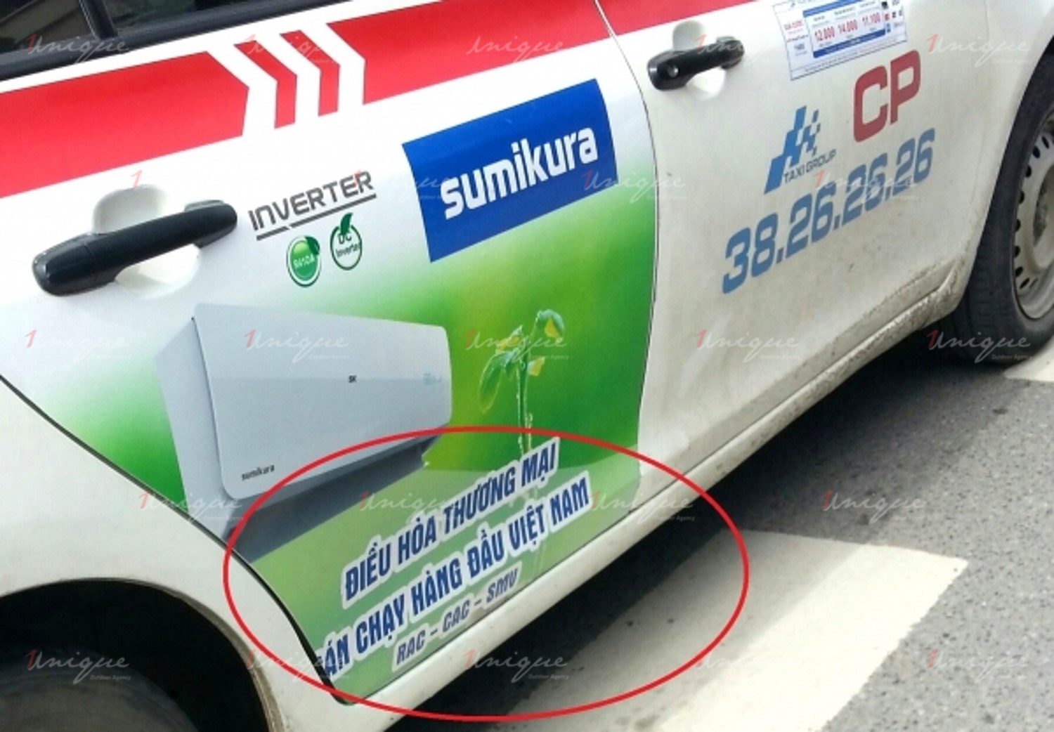 sai lầm quảng cáo trên xe taxi