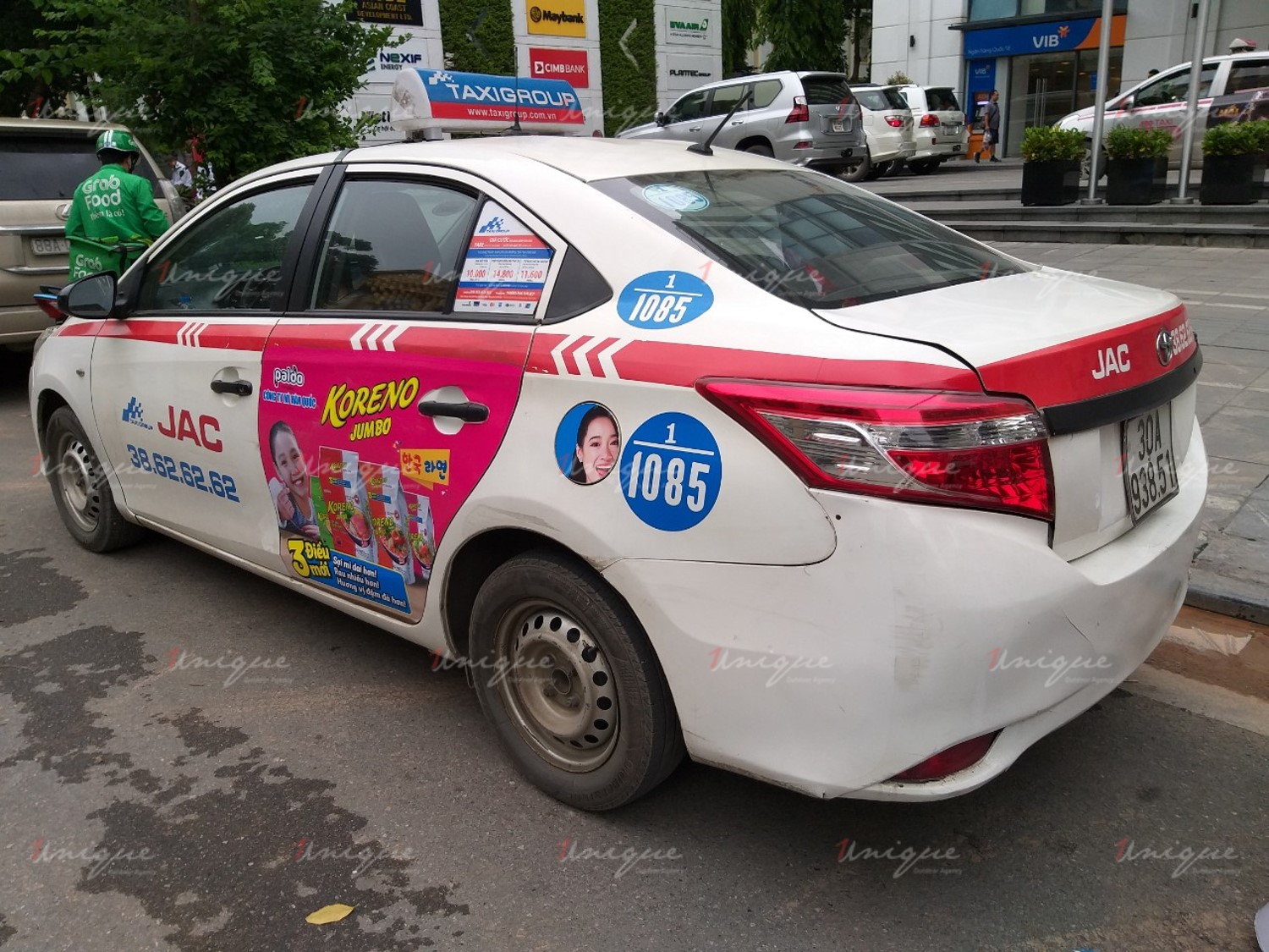 Chiến dịch quảng cáo trên xe taxi ra mắt sản phẩm mỳ Koreno Volcano