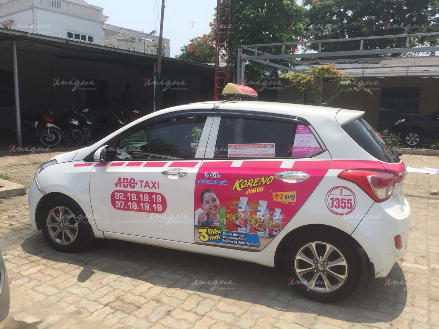 Chiến dịch quảng cáo trên xe taxi ra mắt sản phẩm mỳ Koreno Volcano