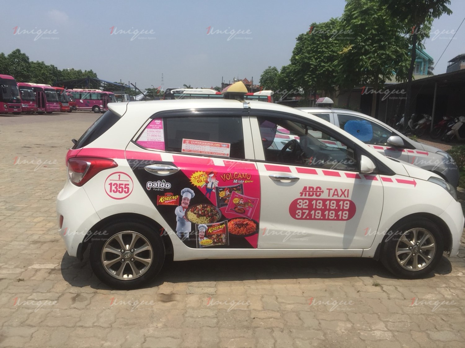 Chiến dịch quảng cáo trên xe taxi ra mắt sản phẩm mỳ Koreno Volcano
