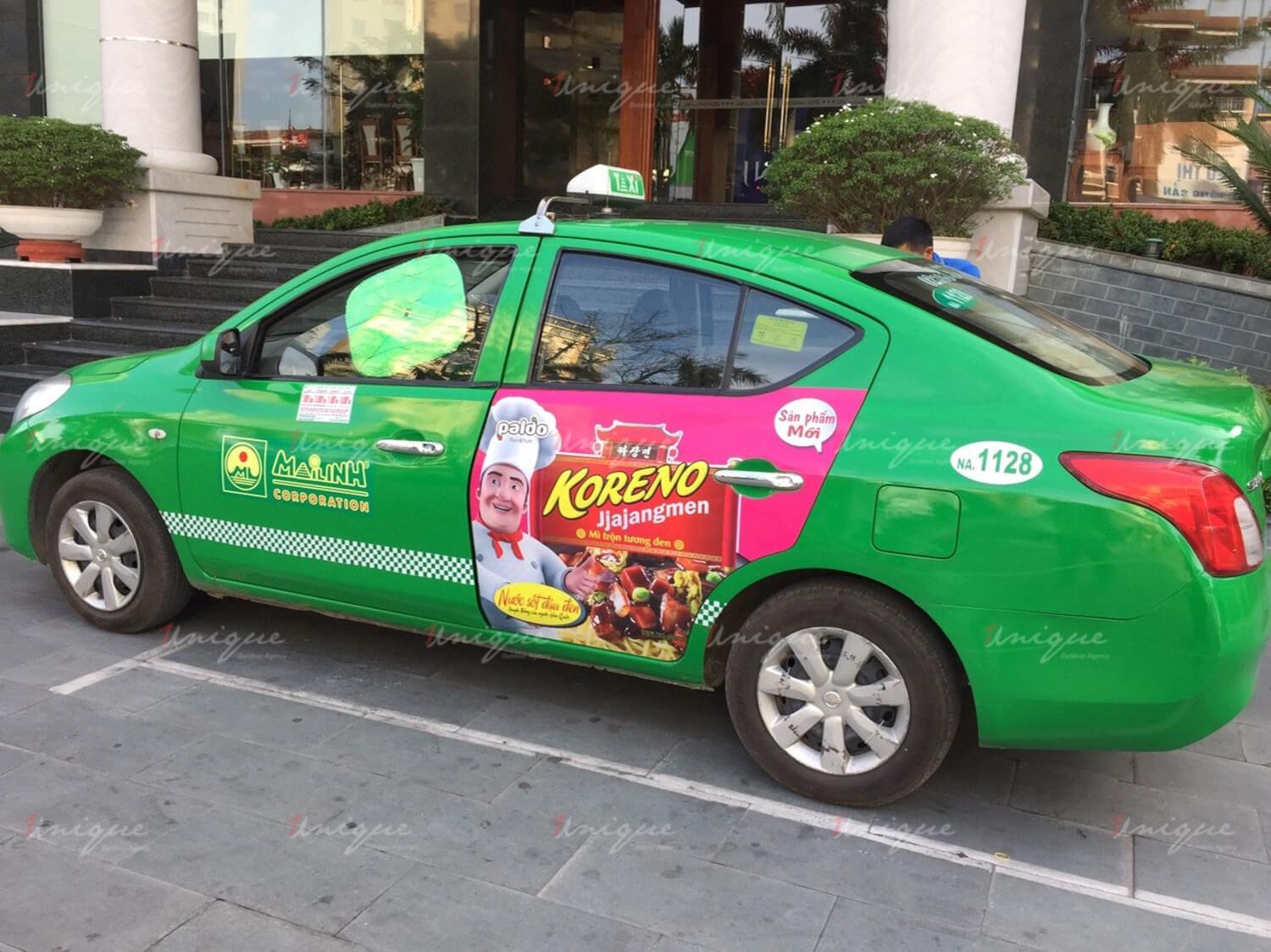 Koreno Jjajangmen chạy quảng cáo trên taxi