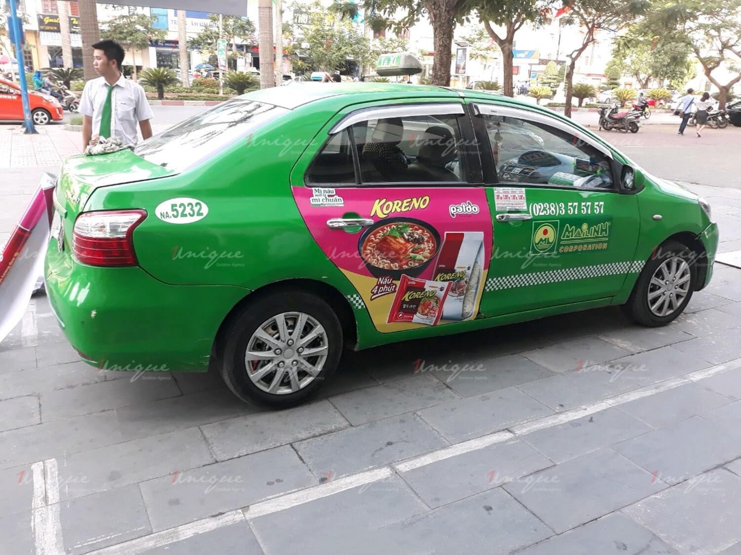 Koreno Jjajangmen chạy quảng cáo trên taxi