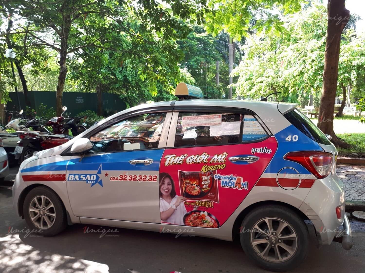 Thế giới mỳ Koreno chạy quảng cáo trên xe taxi