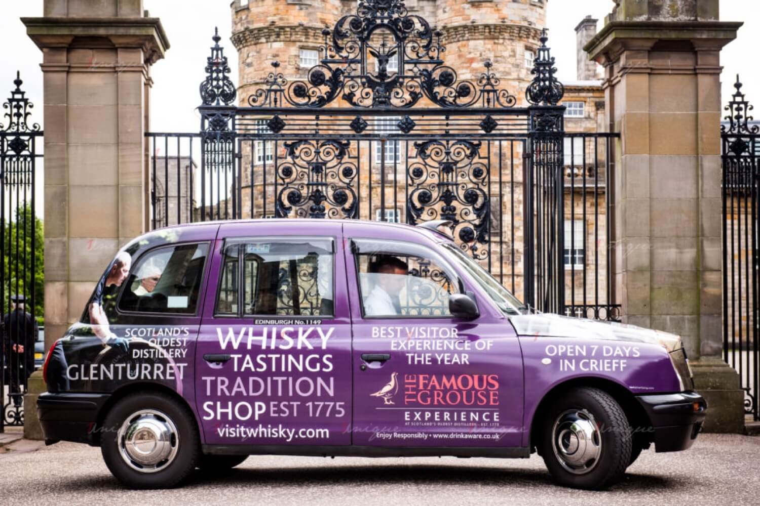 Các hình thức quảng cáo trên taxi tại Anh Quốc