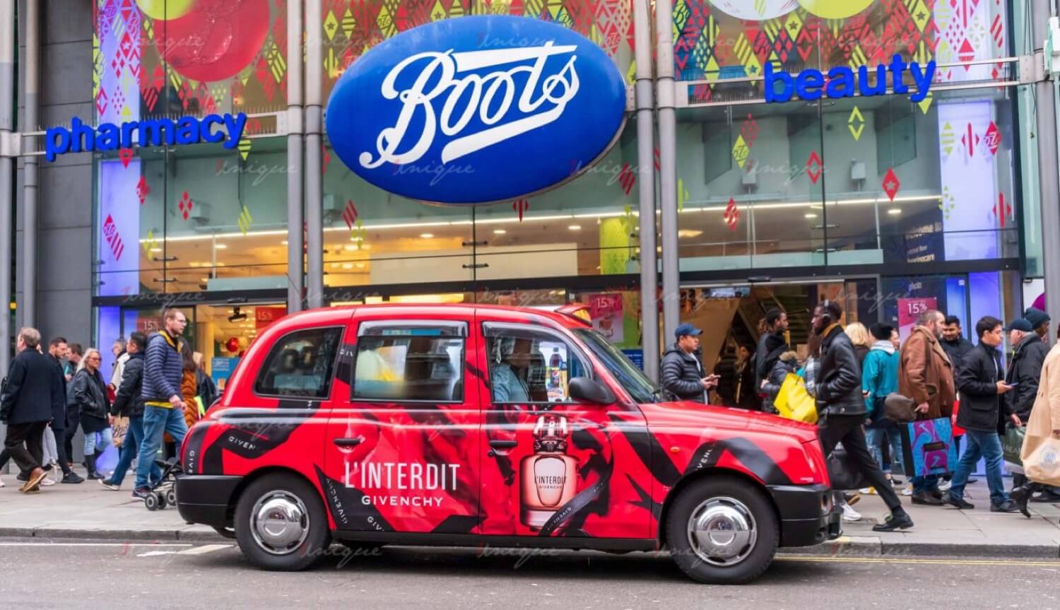 Các hình thức quảng cáo trên taxi tại Anh Quốc