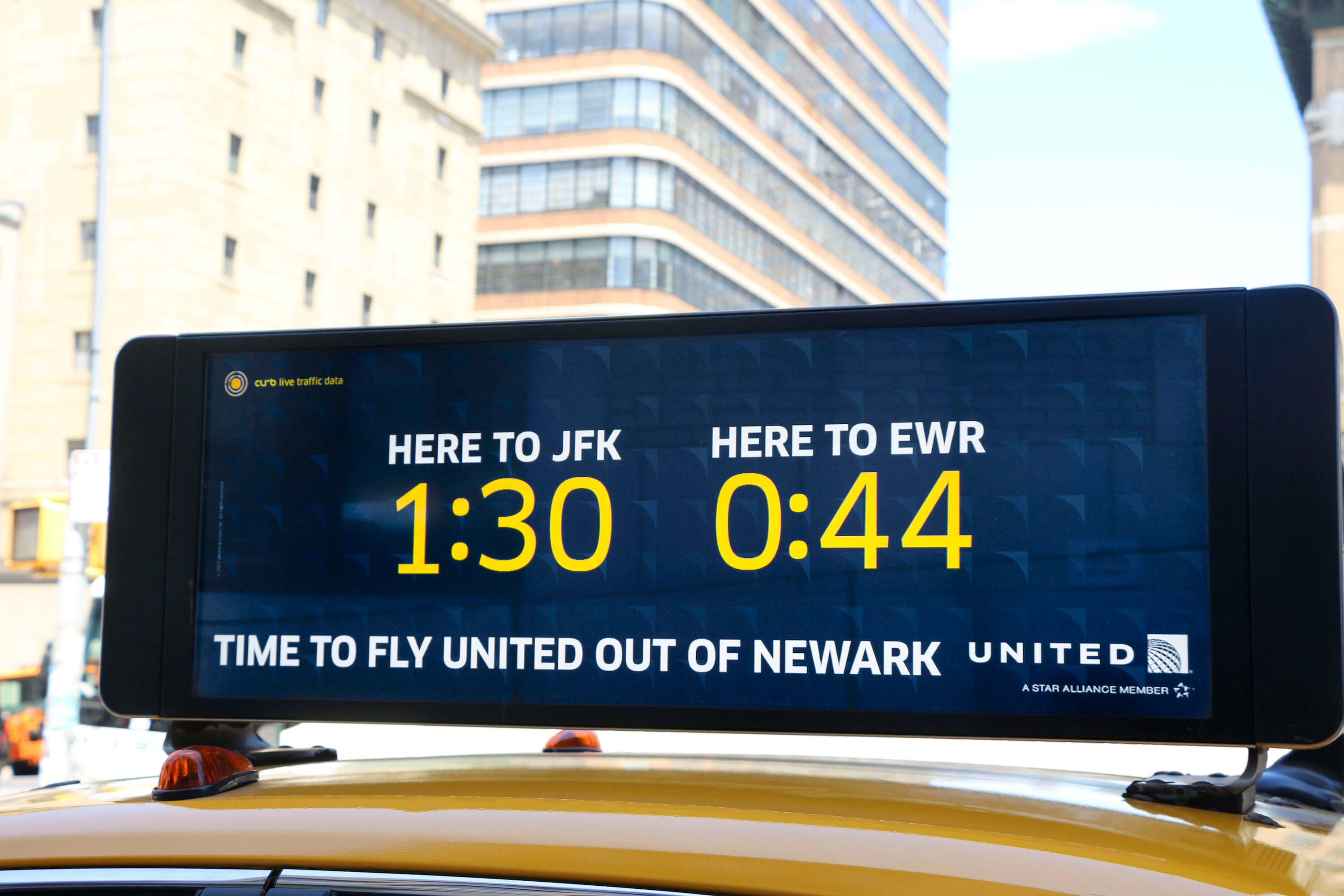 united airlines quảng cáo trên taxi