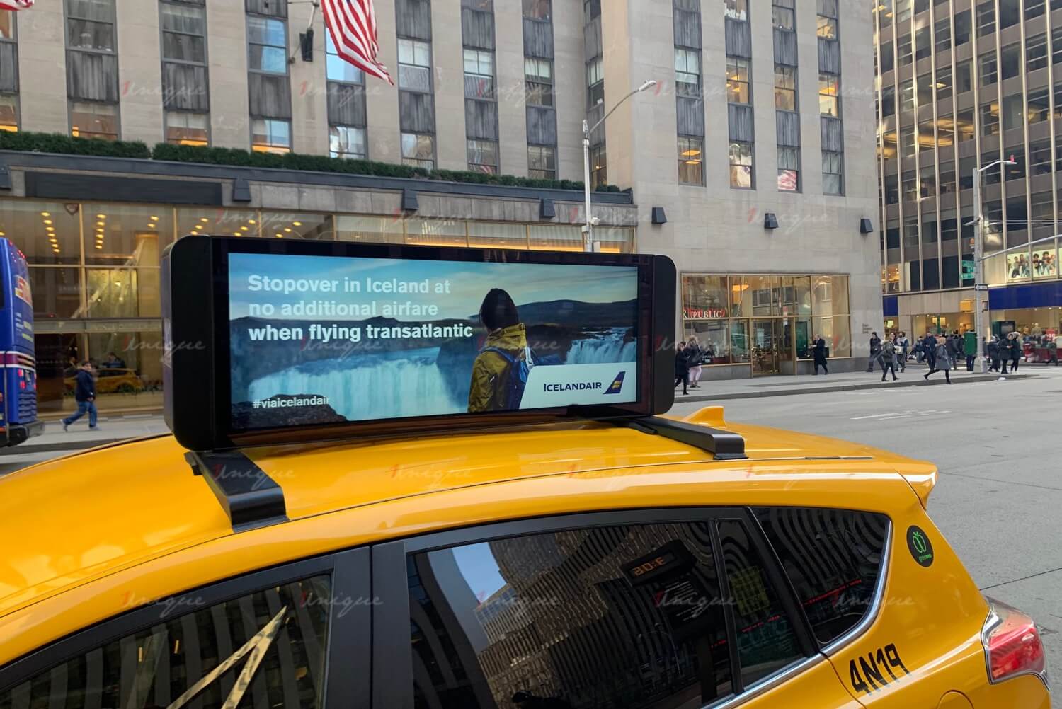 Quảng cáo màn hình Led trên nóc xe taxi