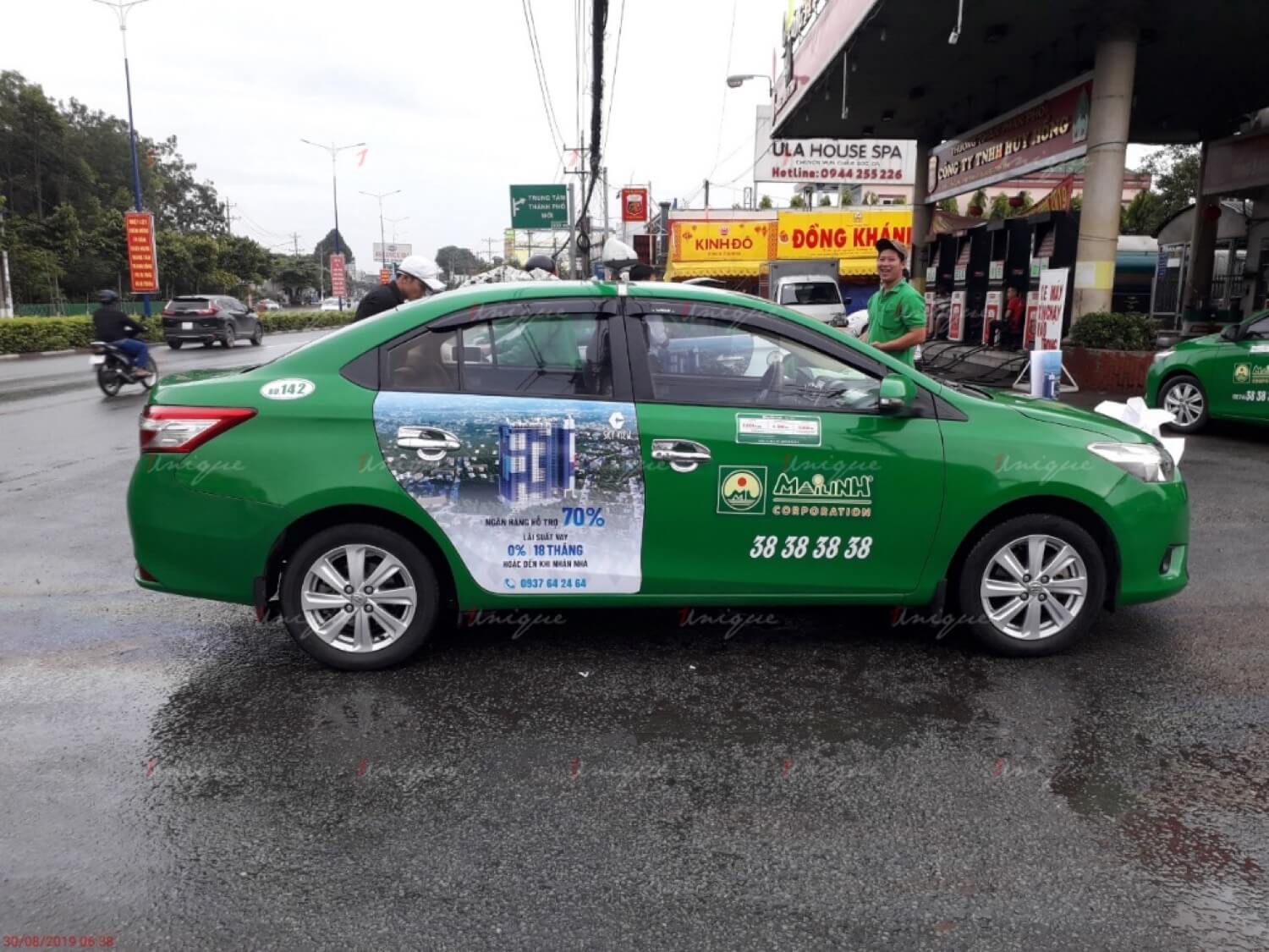 quảng cáo trên xe taxi tại Điện Biên