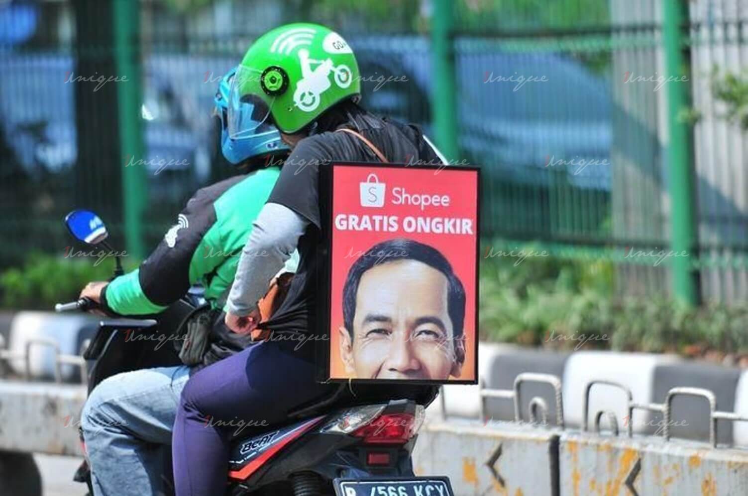 Quảng cáo trên xe máy