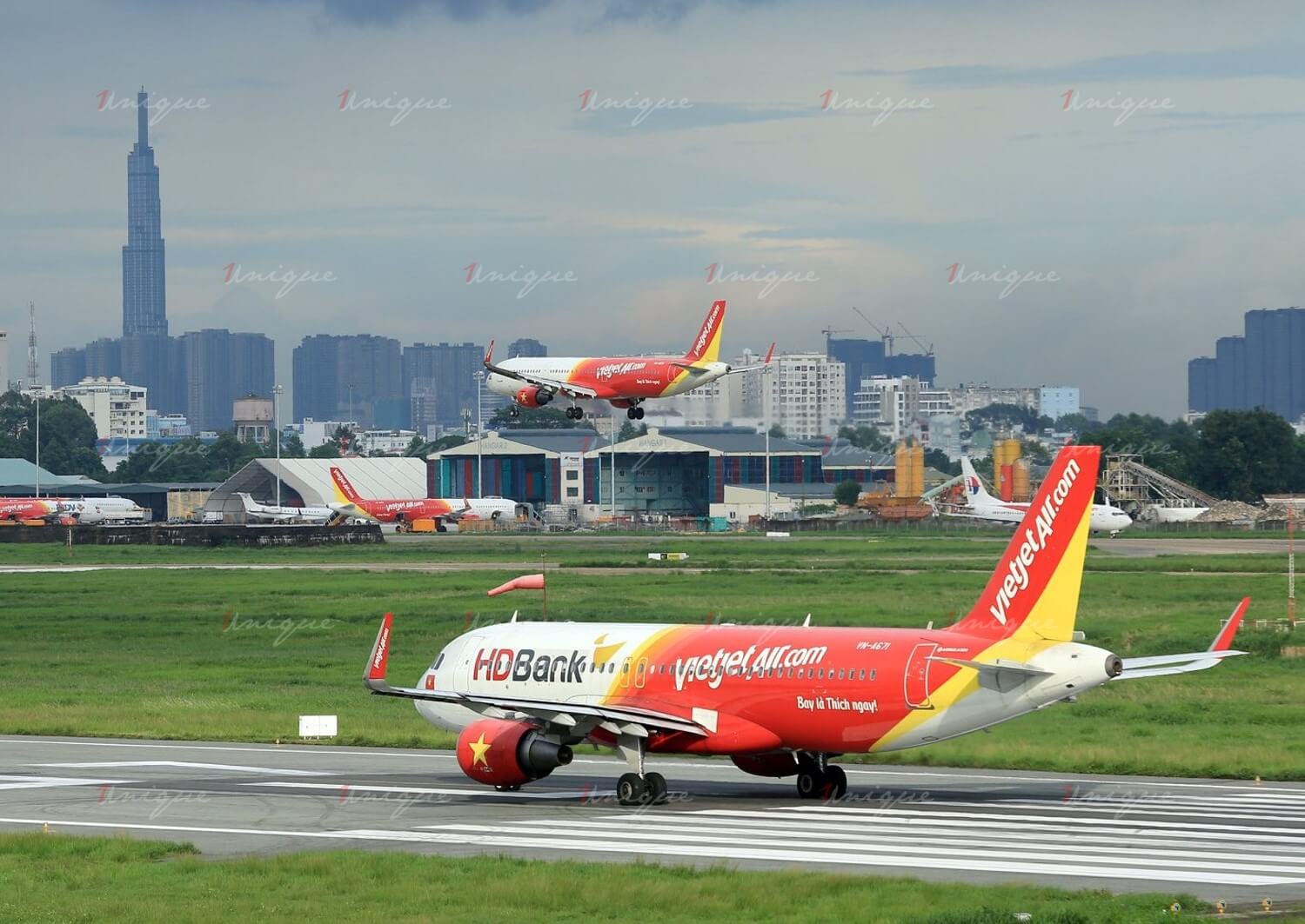 quảng cáo trên máy bay