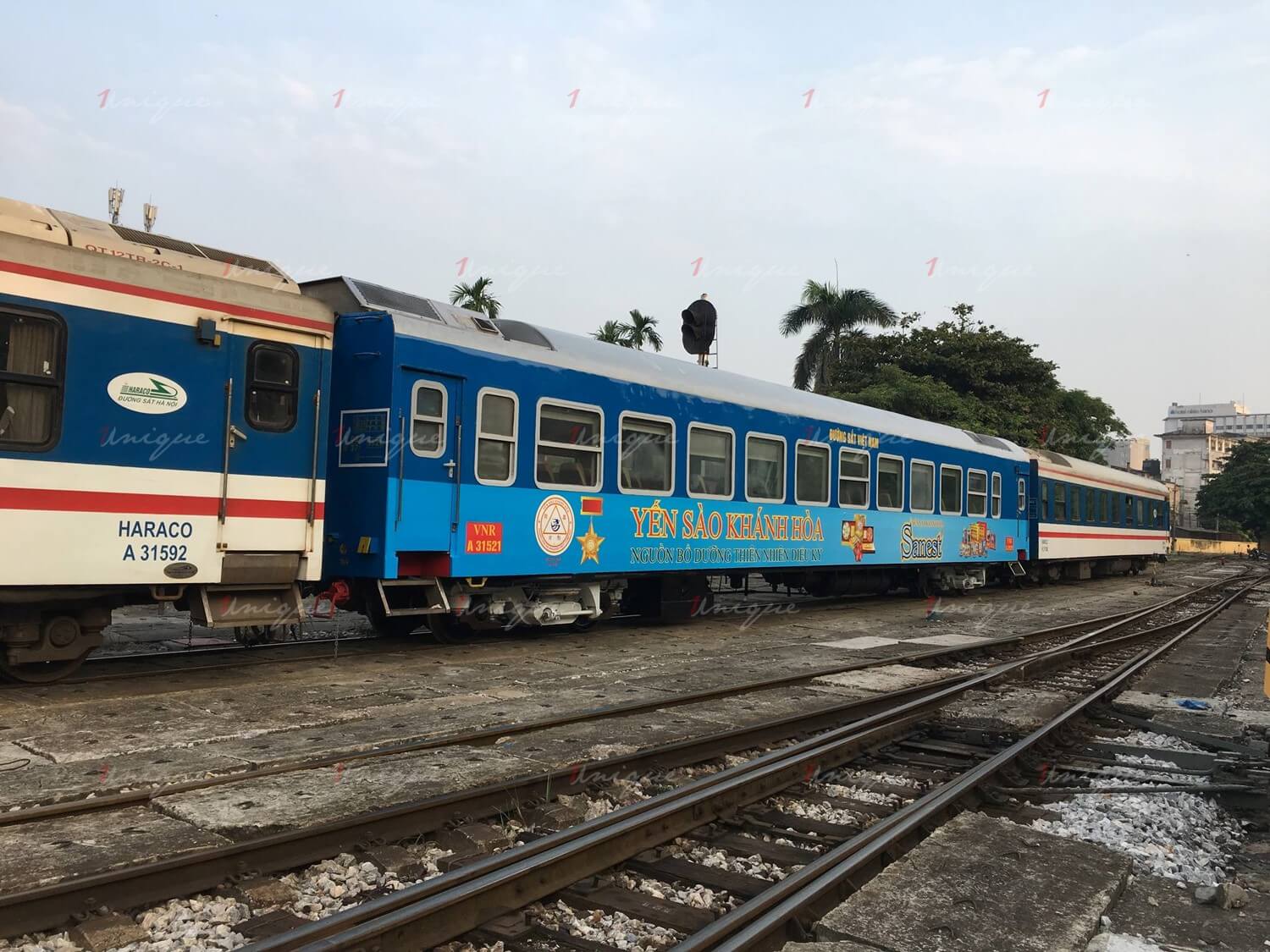 quảng cáo trên tàu hỏa
