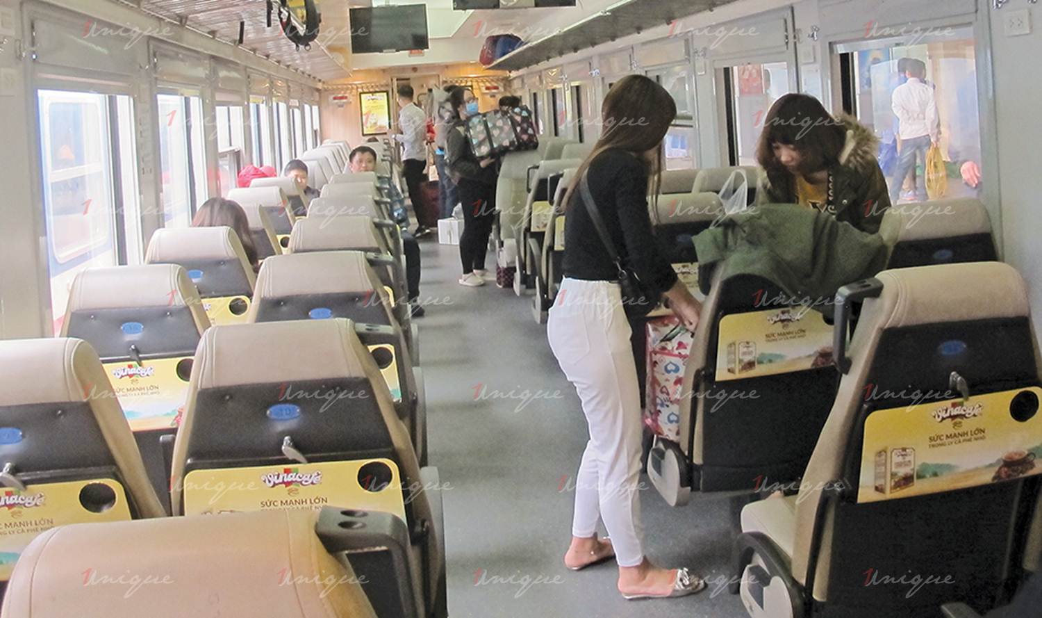 quảng cáo trên tàu hỏa