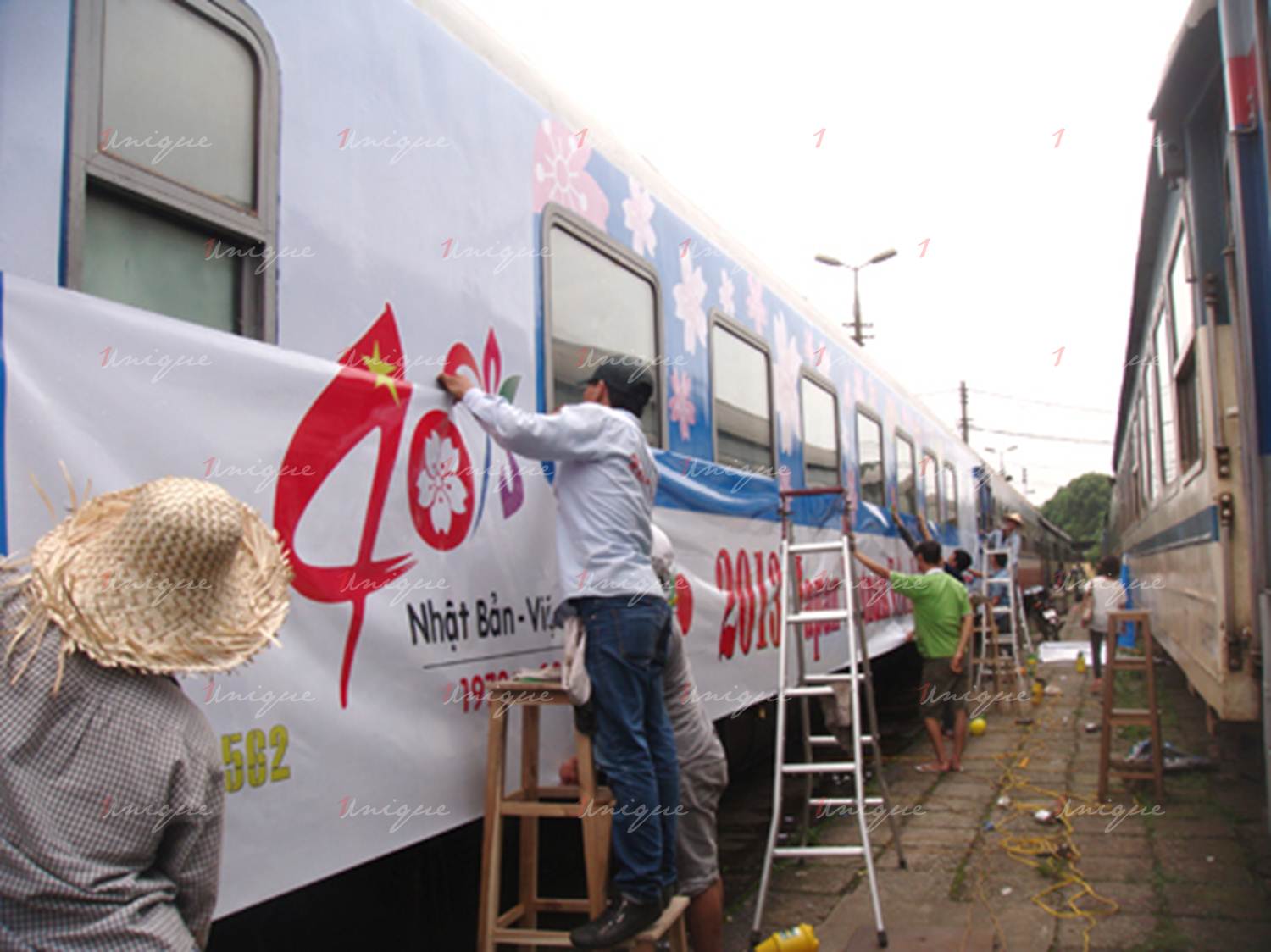 quảng cáo trên tàu hỏa