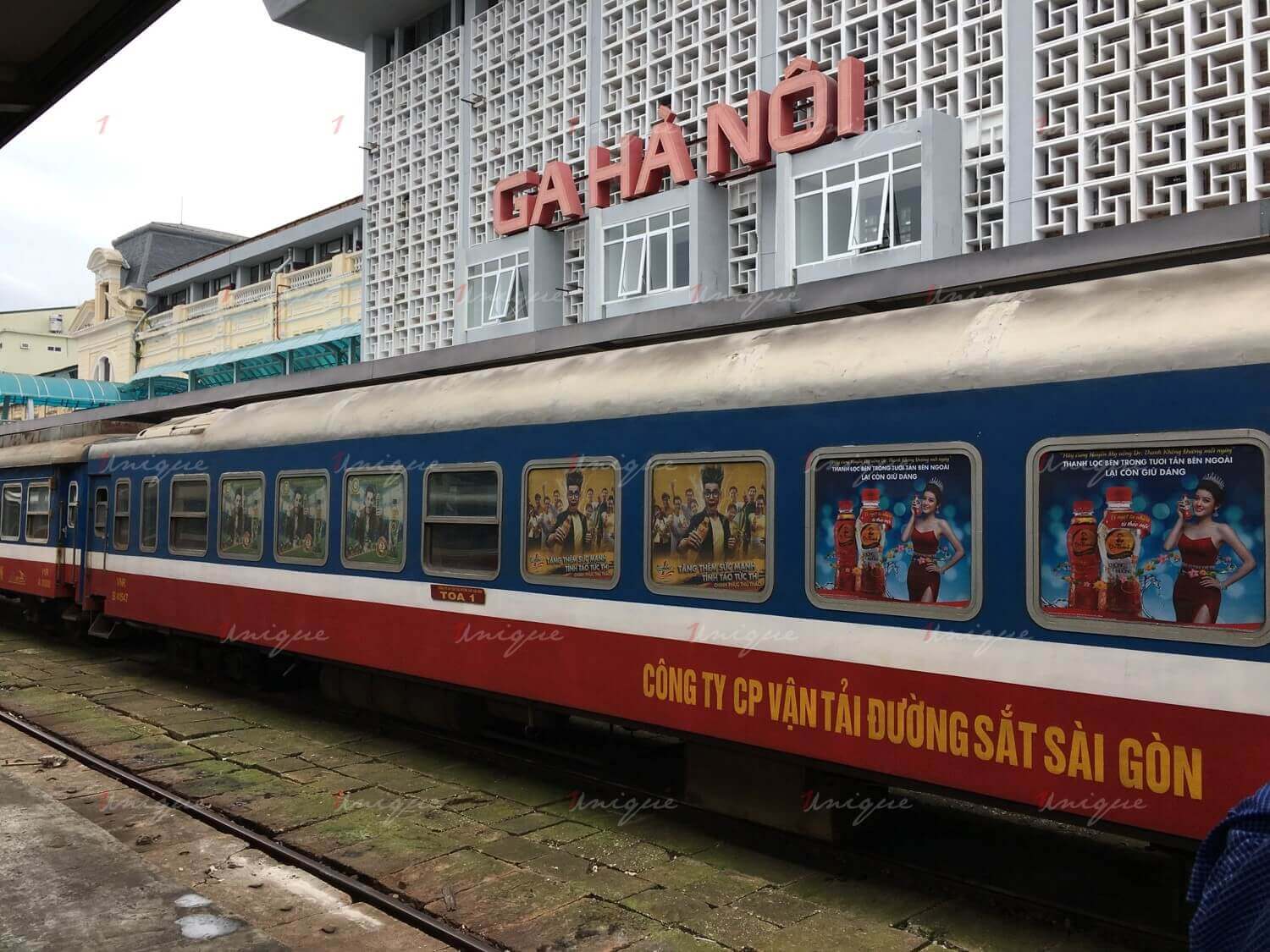 quảng cáo trên tàu hỏa