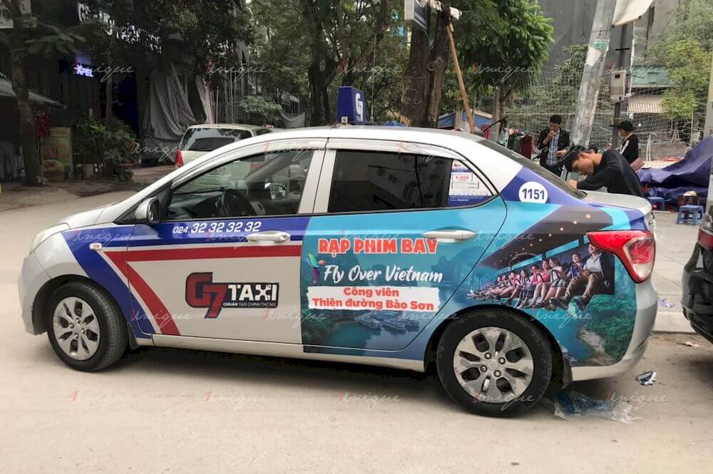 dán quảng cáo tràn đuôi xe taxi