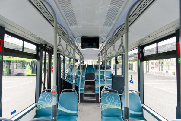 quảng cáo màn hình LCD trên xe bus