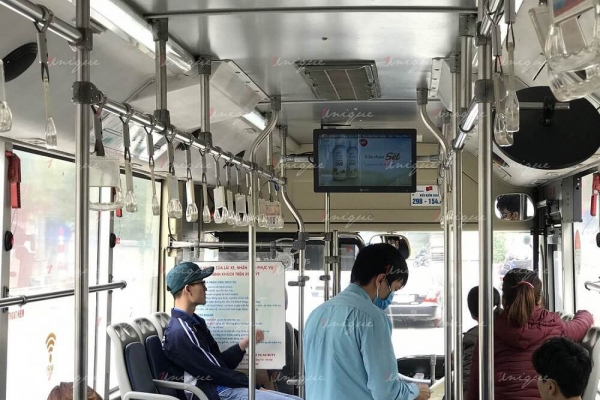 quảng cáo màn hình LCD trên xe bus