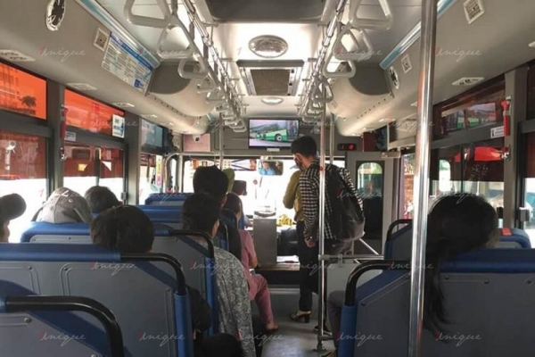 quảng cáo màn hình LCD trên xe bus