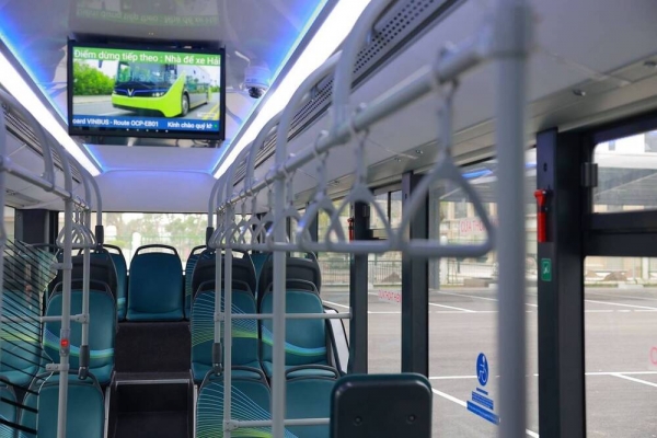 quảng cáo màn hình LCD trên xe bus