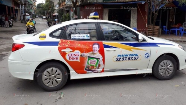 Tại sao ngành hàng tiêu dùng nhanh FMCG lại ưa chuộng quảng cáo trên xe taxi? quảng cáo trên taxi cho ngành FMCG