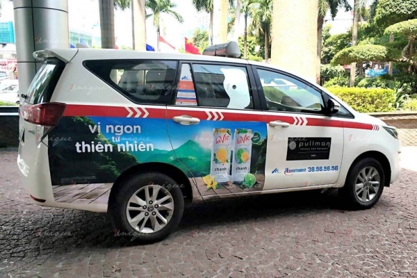 Tại sao ngành hàng tiêu dùng nhanh FMCG lại ưa chuộng quảng cáo trên xe taxi? quảng cáo trên taxi cho ngành FMCG