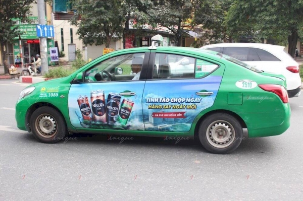 Tại sao ngành hàng tiêu dùng nhanh FMCG lại ưa chuộng quảng cáo trên xe taxi? quảng cáo trên taxi cho ngành FMCG